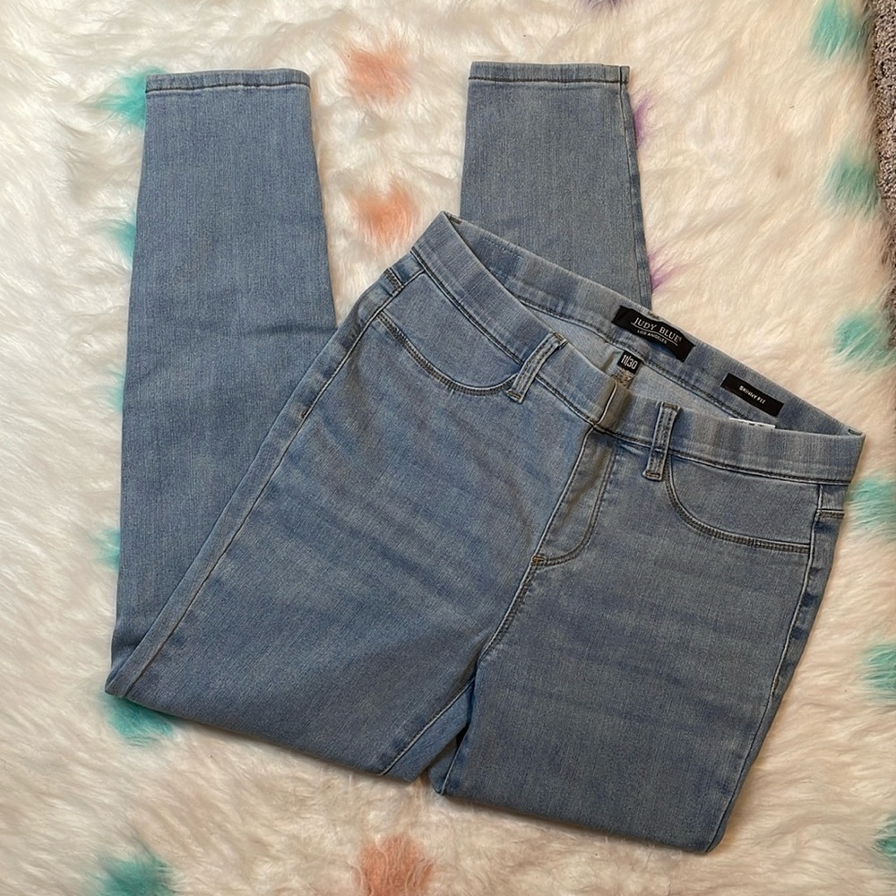 Judy Blue Womanโs Lightโ Wash Skinny Fit Jogging Jeans Size 11/30